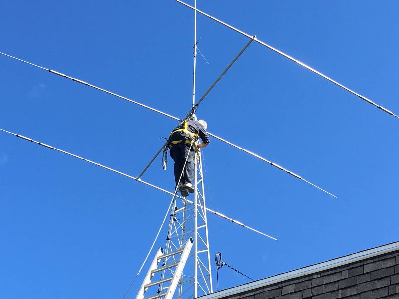 Dave N1DP working on antenna